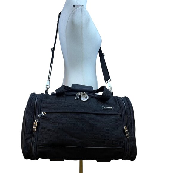 Metro XP Men’s Black Nylon Multi-Compartment Lock Secure Zip Travel Duffel Bag - Picture 15 of 16